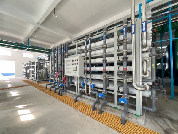 東營100T/H雙級反滲透+EDI設備安裝完成