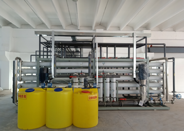 濰坊30T雙級(jí)反滲透設(shè)備+EDI設(shè)備安裝調(diào)試