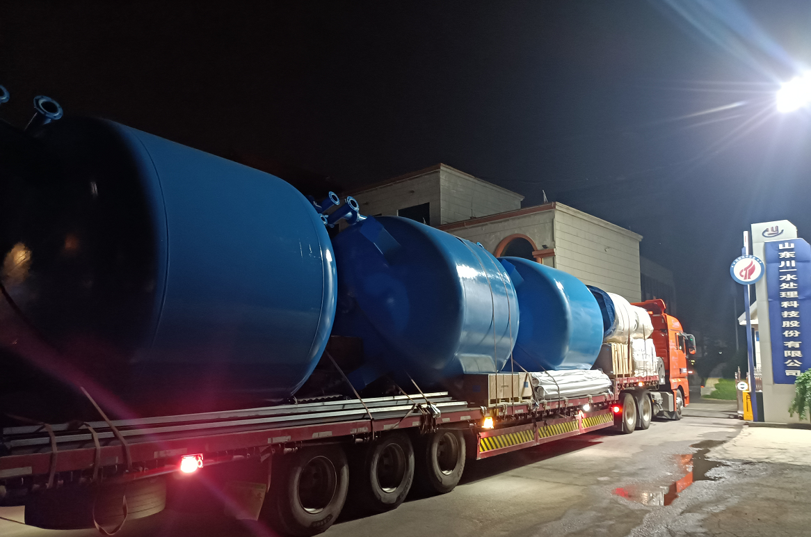 【川一股份】108T單級(jí)反滲透設(shè)備+110T軟化水設(shè)備裝車發(fā)往新疆塔城